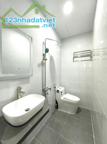 NHÀ PHÚ NHUẬN NGAY CHUNG CƯ BOTANIC, HẺM DÂN TRÍ 3M, 65M2 4PN 6WC MỚI FULL NT, 6.5 TỶ HƠN - 1