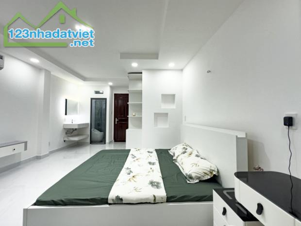 NHÀ PHÚ NHUẬN NGAY CHUNG CƯ BOTANIC, HẺM DÂN TRÍ 3M, 65M2 4PN 6WC MỚI FULL NT, 6.5 TỶ HƠN