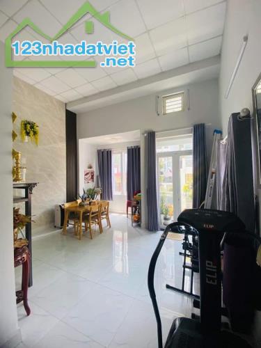 Bán nhà hẻm 6m nông, 125m2 mặt tiền 9.6m làm chia 2 căn - 25 tỉ tại Nguyễn Văn Thương, BT - 1