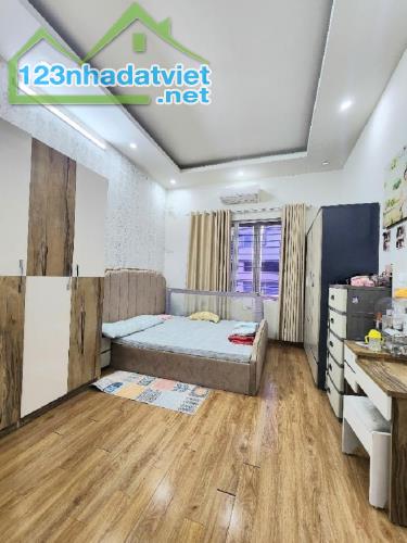 Bán căn hộ chung cư đẹp lung linh phố Trần Quý Kiên, Cầu Giấy, 87m2, 2N, giá chỉ 4.3 tỷ