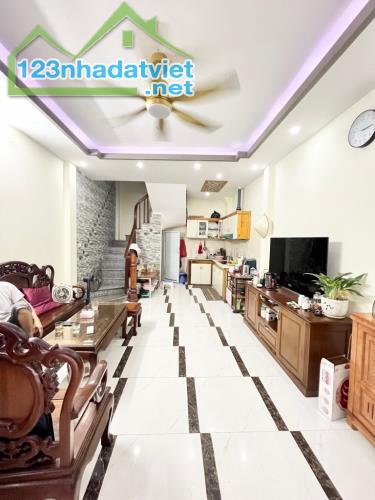 BÁN NHÀ CẦU BƯƠU-OTO THÔNG-KINH DOANH-70M2*3-MẶT TIỀN 4.3- GIÁ 6,8 TỶ - 2