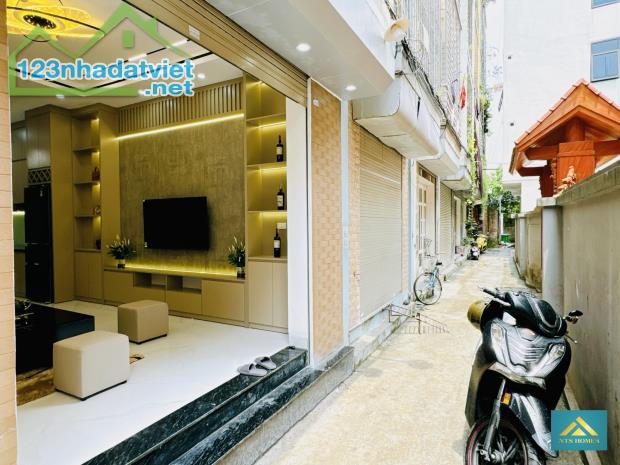 BÁN NHÀ 4T*30MET TRIỀU KHÚC MỚI KENG 4TY88