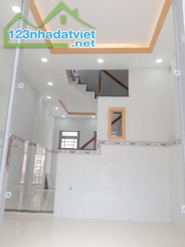 Nhà 2 tầng căn góc đường Tùng Thiện Vương P13Q8. Giá 3,6 tỷ TL