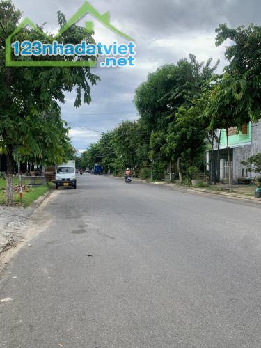 Bán đất đường Nguyễn Xí 115m2 đường 10.5m giá 4 tỷ 4 tl
