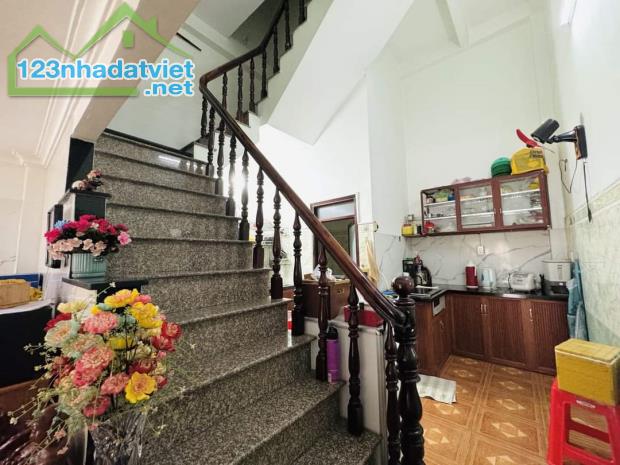 Bán nhà mặt tiền đường Trần Thánh Tông phường 15 quận Tân Bình , 55m2, 3 tầng, giá rẻ  6.9 - 3
