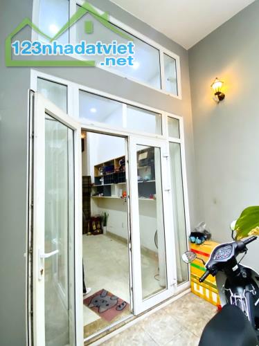 NHÀ QUẬN 3, NGAY LÝ CHÍNH THẮNG - TRƯỜNG SA, HẺM DÂN TRÍ SÁT MT, 45M2 4 TẦNG 4PN, 5 TỶ HƠN