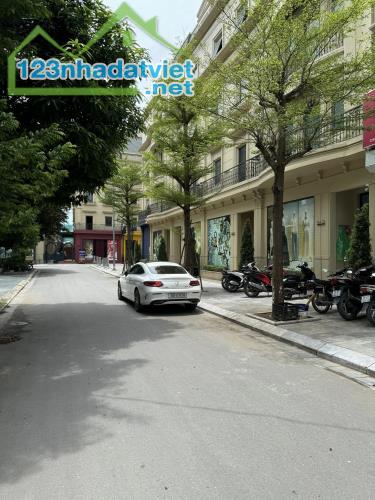 GẤP-Biệt thự liền kề 214 Nguyễn Xiển-Dự Án Rue De Charme 93m/6Tầng/MT 6m 29 Tỷ