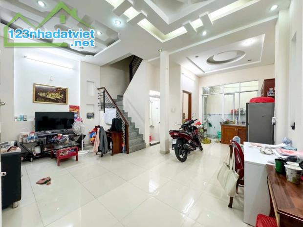 🏠hẻm xe hơi đổ cửa ,ngang gần 6m ,nhà 2 tầng kiên cố ,huỳnh tấn phát ,nhà bè ,nhỉnh 4,x t - 1