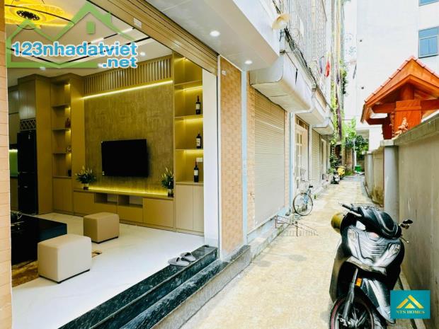 Bán nhà Triều Khúc 30M, mặt tiền 3,8m, thoáng mát, gần hồ chỉ 4.98 tỷ