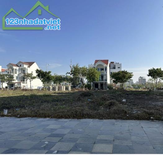 Bán nhanh lô E3-140m2 Ocean dunes, phố biển Rạng Đông, giá rẻ nhất khu vực