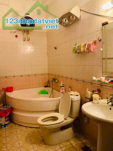 Bán nhà mặt phố Yên Thái, Hoàn Kiếm 30m x 4 tầng, KD sầm uất, giá 15.2 tỷ. LH: 0366051369 - 2