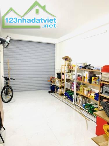 Bán Nhà gần cột cờ Hà Nội, DT 60m2, MT 3.5m, thang máy, phù hợp làm văn phòng, homestay.