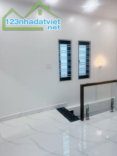 Bán nhà 2 tầng ngõ 124 thông 72 lạch tray - 3