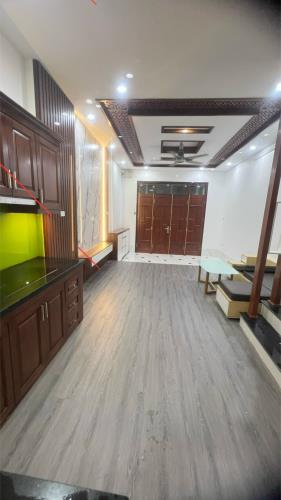 CẦN BÁN NHANH NHÀ LẠC LONG QUÂN CÁCH OTO 50M,DIỆN TÍCH 38M X 6 TẦNG.