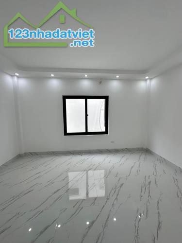 Chỉ cần 800 Triệu có ngay nhà 3,5 tầng 35m² xây mới - ô tô đỗ gần - Đầy đủ tiện ích - 1