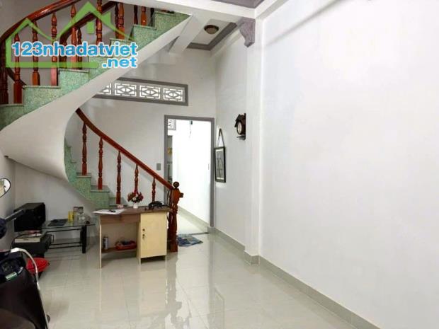 NHÀ QUẬN 10 SÁT MẶT TIỀN TÔ HIẾN THÀNH, HẺM THÔNG GẦN HẺM XE HƠI, DÂN TRÍ, 30M2 2PN 3 TỶ X - 3