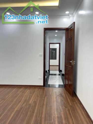 Nhà siêu đẹp phân lô cán bộ Thanh Trì 42m x 6 t ô tô tránh KD hiếm nhà bán 9.9 tỷ - 2