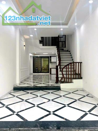 Bán nhà mới xây Ngũ Hiệp Thanh Trì 56m² - 5 tầng, chỉ 4.x tỷ - rẻ nhất khu vực - 4