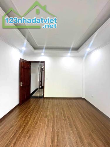 Bán nhà mới xây Ngũ Hiệp Thanh Trì 56m² - 5 tầng, chỉ 4.x tỷ - rẻ nhất khu vực - 1
