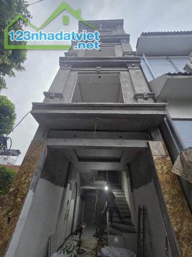 Bán Nhà : Tả Thanh Oai , Thanh Trì , Hà Nội , diện tich 42 m , 4 tầng