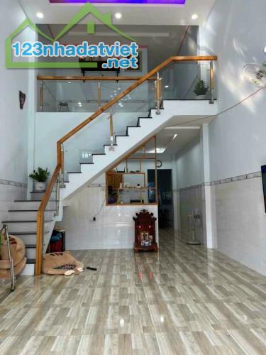 Nhà sổ riêng thổ cư 3 phòng ngủ 2.4 tỷ/82m2