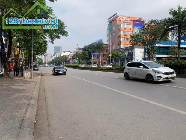 Bán Nhà Mặt phố Nguyễn Văn Cừ, Long Biên - 240m2 - MT 8.6m - 74 tỷ - Giá rẻ nhất khu vưc.