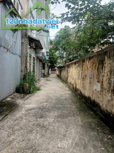 Bán Đất 1 Ngõ 135 Thanh Am – Thượng Thanh, Ô Tô Vào Nhà, Gần Phố DT: 59m – 2.1 Tỷ