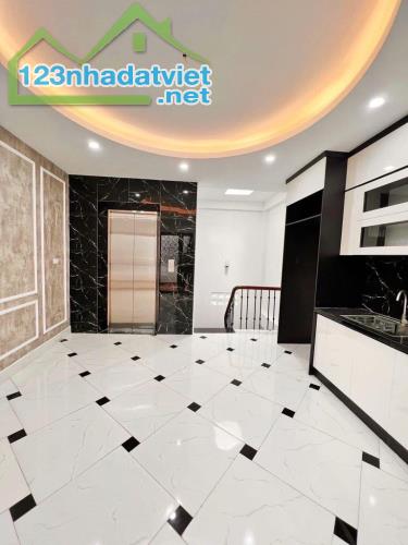 NHÀ ĐẸP, GẦN PHỐ, 6 TẦNG THANG MÁY, TIỆN ÍCH BẠT NGÀN. 41M, 7,6 TỶ. LH 0984823023 - 2