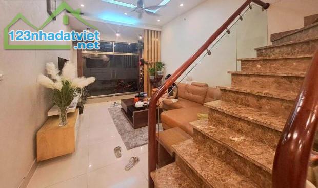 CẦN BÁN GẤP NHÀ, 2 TẦNG, DT: 78 M2 NGUYỄN THỊ THẬP, Q7, HẺM RỘNG, GIÁ RẺ - 2