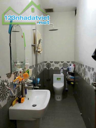 Bán nhà ngang định giá ngân hàng, 5x24m, 3 tầng, HXH 7m Hà Huy Giáp nhỉnh 6 Tỷ