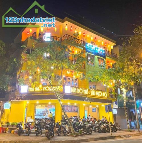 Cho thuê biệt thự sân vườn Nguyễn Chánh Cầu Giấy, Hà Nội: 120 m2x4 tầng + 1hầm; MT: 10m