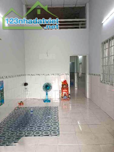 Bán nhà Nguyễn Thị Thử, 80m2, 3 Phòng ngủ, N4m, Đ. 3m giá chỉ 2.x tỷ