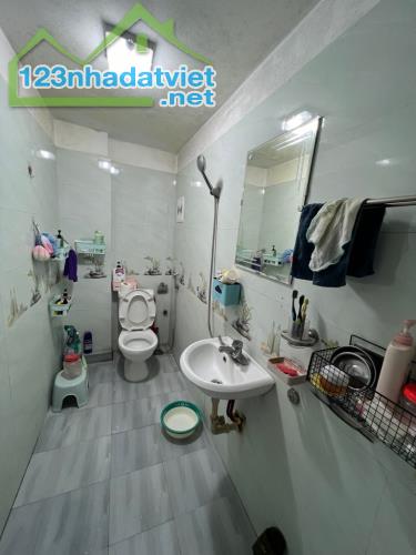 BÁN NHÀ Ỷ LA, DT 31m2, 5 tầng, giá 3.3 tỷ - 3