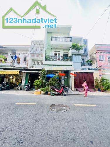 Bán nhà mặt tiền đường Lê Niệm,P.Phú Thạnh,Q.Tân Phú,dt: 4,5 x 20 nhà xây 2 lầu 9 tỷ 4.
