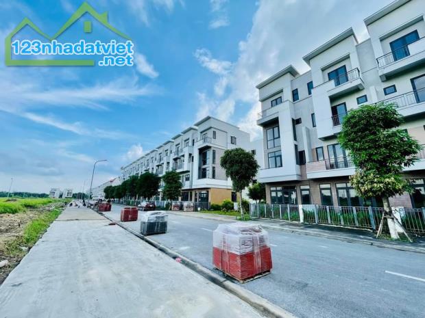 Chỉ hơn 5 tỷ sở hữu căn shophouse 75m2 đói diện chung cư và công viên