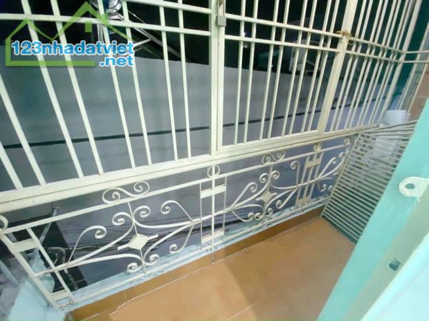 BÁN NHÀ QUẬN TÂN PHÚ, DTSD 22M2, 2 TẦNG, NHỈNH 1 TỶ. - 1