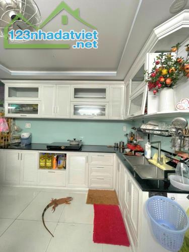 BÁN NHÀ P15 TÂN BÌNH- PHẠM VĂN BẠCH-4X17M- 4 TẦNG- 5PN- 7 TỶ XÍU