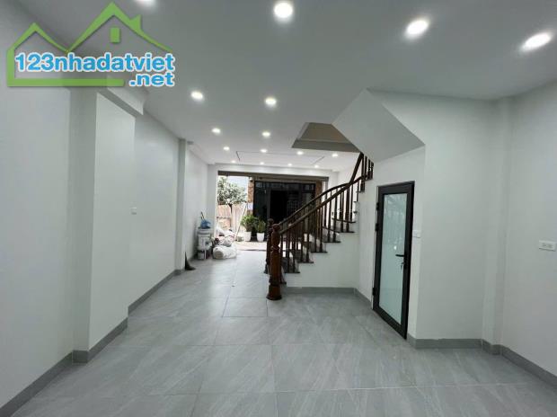 Bán nhà Thạch Bàn, Long Biên. Gần khu Garden City, 40m x 5T chỉ 4,75 tỷ. Lh 0965858116 - 2