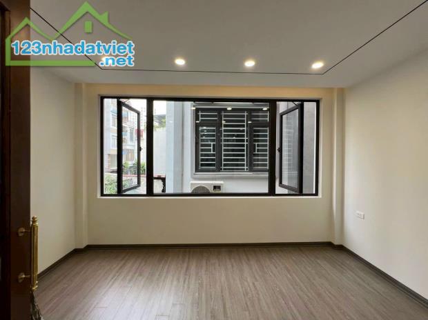 Bán nhà Thạch Bàn, Long Biên. Gần khu Garden City, 40m x 5T chỉ 4,75 tỷ. Lh 0965858116 - 3