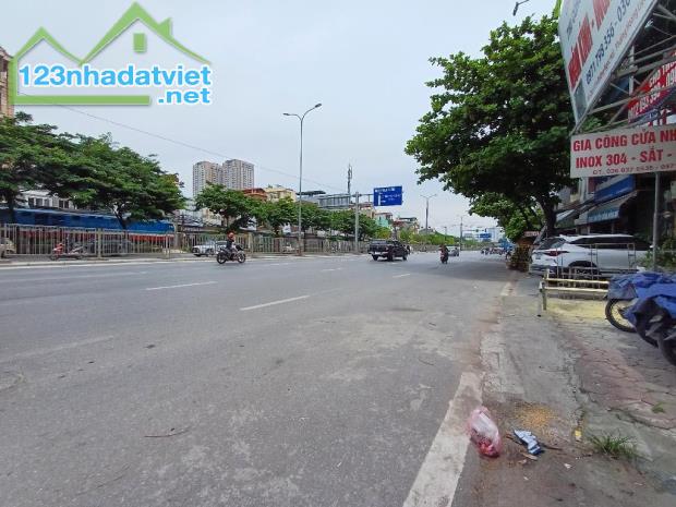 Bán nhà Ngọc Hồi 50m2, ô tô đỗ cách 10m, vài bước chân ra đường lớn, giá 5 tỷ.