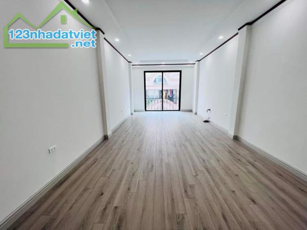 BÁN NHÀ TRƯƠNG CÔNG GIAI, 55M2 X 7 TẦNG, THANG MÁY, GARA, 14.6 TỶ