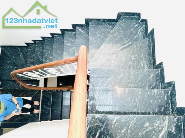 BÁN  NHÀ TRƯỜNG CHINH, NHÀ ĐẸP, 2 THOÁNG Ở NGAY, 35M, 5 TẦNG, 6,8 TỶ. LH 0984823023 - 1