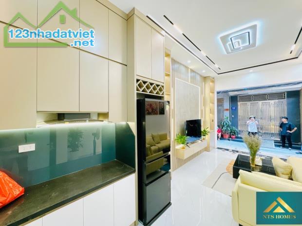 BÁN  NHÀ TRƯỜNG CHINH, NHÀ ĐẸP, 2 THOÁNG Ở NGAY, 35M, 5 TẦNG, 6,8 TỶ. LH 0984823023 - 2