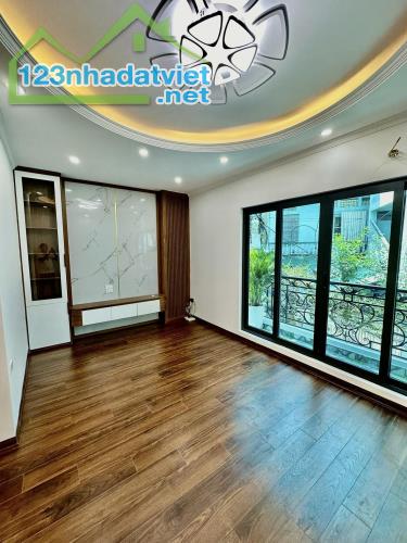 Bán nhà chính chủ Phố Lương Đình Của, Đống Đa, 48m2*6 tầng* MT5 ngõ thông, ô tô, gần phố