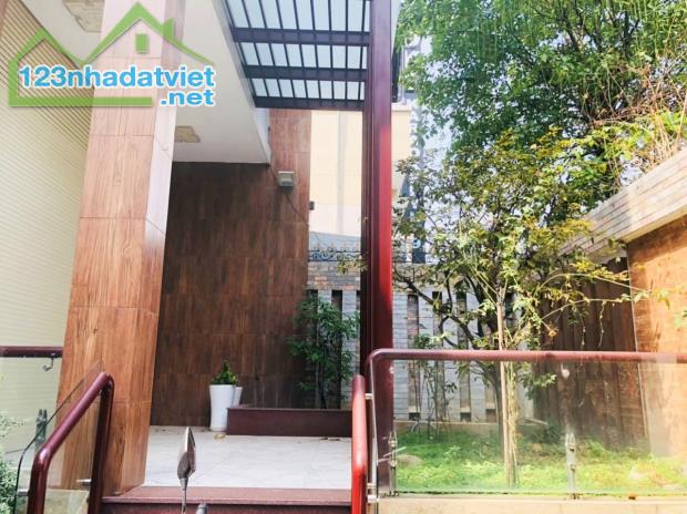 NHÀ MT ĐẠI LỘ 2 - PHƯỚC BÌNH, 230M2 (10x23)M, 5 TẦNG, SÂN RỘNG, CÓ GARA OTO,  CHỈ 30.5 TỶ.