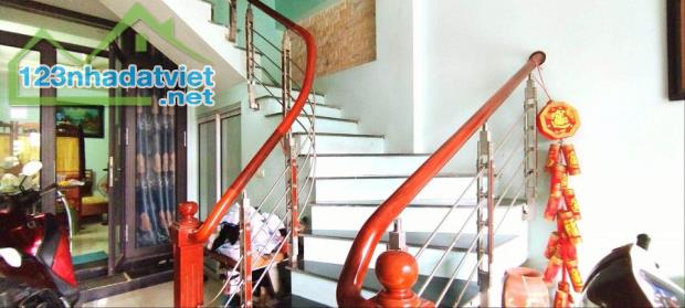 NHÀ ĐẸP HỘ KHẨU TÂY HỒ - 40M2 - KINH DOANH NHỎ - GẦN Ô TÔ - GẦN HỒ -NHỈNH  7 TỈ - 5