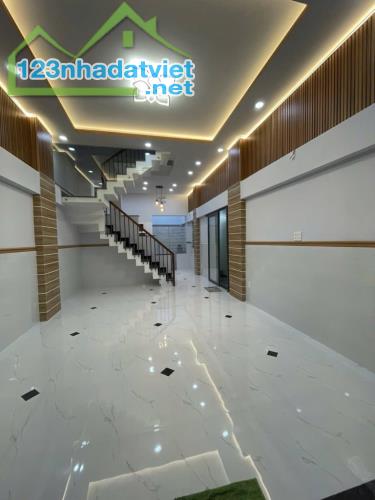 Bán Nhà Tân Hòa Đông, Phường 14, Quận 6.  DT 60m2 x 2 tầng (5 x 12). 
Giá 4.75 tỷ TL. - 3