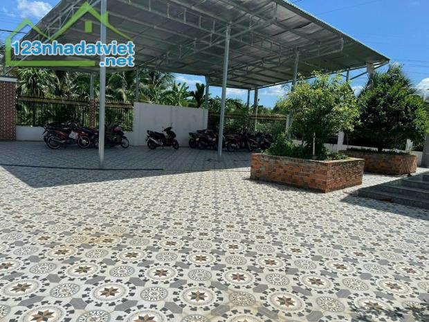 Biệt thự, xưởng may tổng dt 1500m2 xã Trung Hòa, huyện Chợ Gạo, Tiền Giang, giá 6.9 tỷ - 1