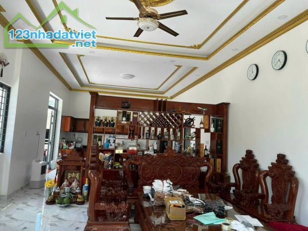 Biệt thự, xưởng may tổng dt 1500m2 xã Trung Hòa, huyện Chợ Gạo, Tiền Giang, giá 6.9 tỷ - 3