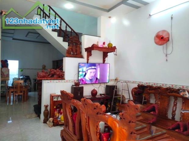 Giảm 200tr Nhà Bà Điểm 9 HM, 72m2, 1 lầu, 2PN, 4x18m, Đ.3m chỉ 3.x tỷ - 3
